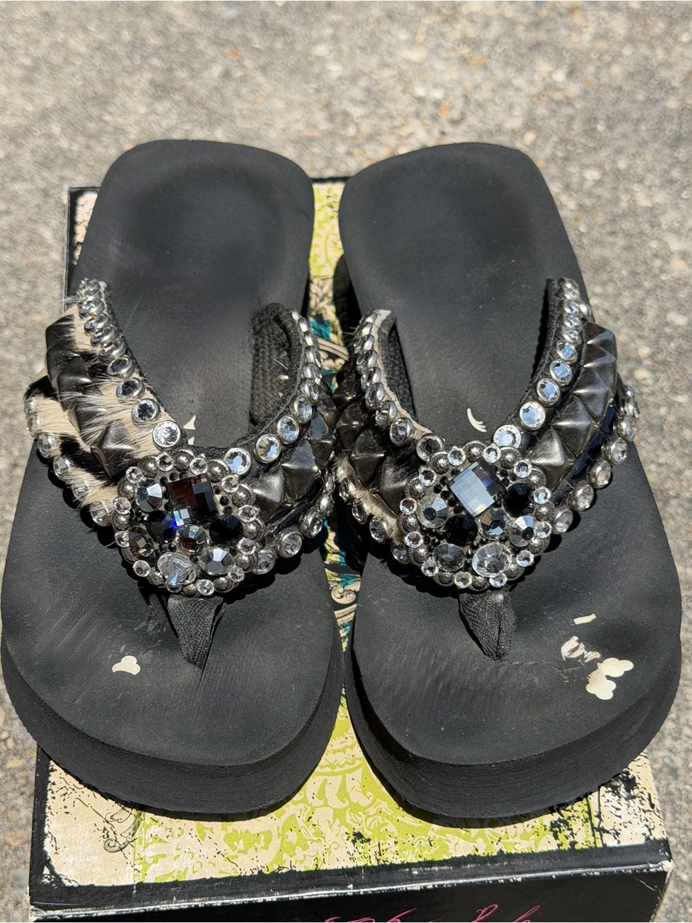 Vintage Gypsy Soule Zebra HOH/Black Croc, Swavorski Crystal Flip Flops Sz:6